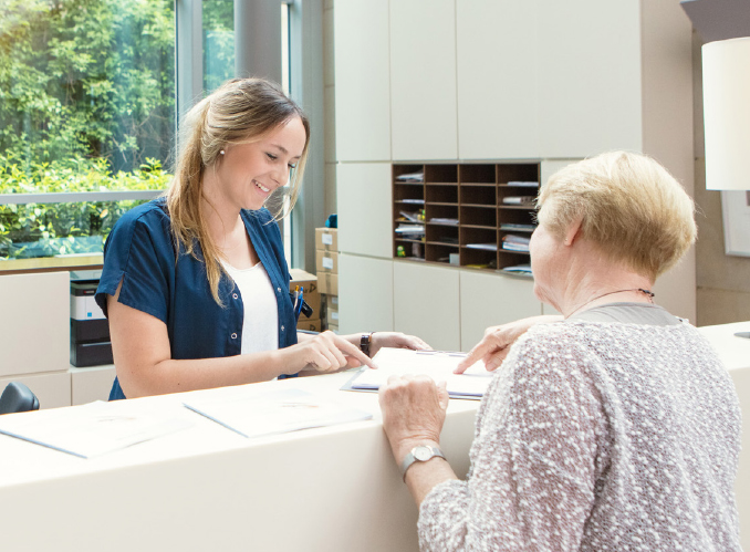Beratungsgespräch im Augenzentrum